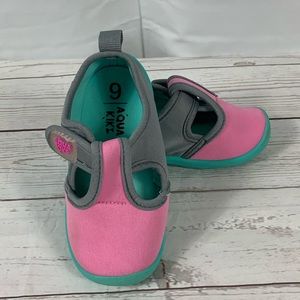 Girls Aqua Kiks Water Shoes Size 9 Pink Gray